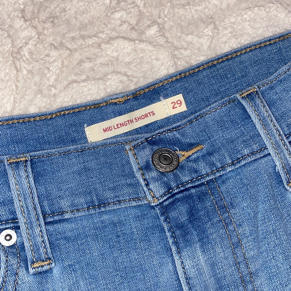 Levi Mid Rise Shorts - Picture 3 of 4